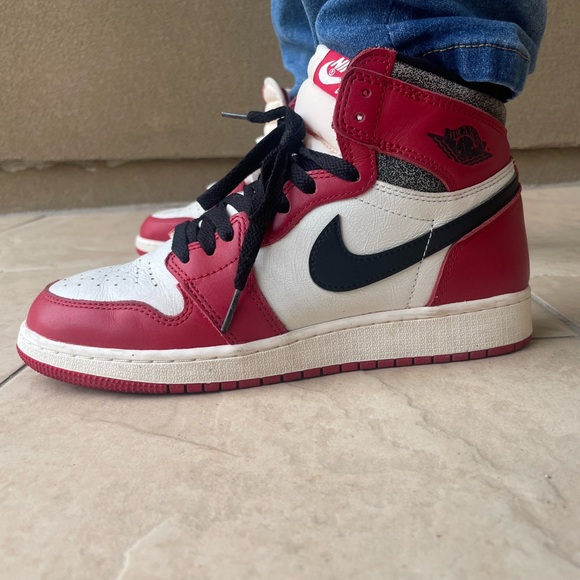 Air Jordan 1 High (GS) Chicago Size 6.5Y - Picture 3 of 12